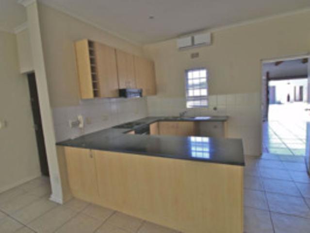 Charming 2 Bedroom House in Plattekloof for rent