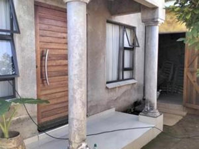 charming 2 bedroom house with 2 outs.