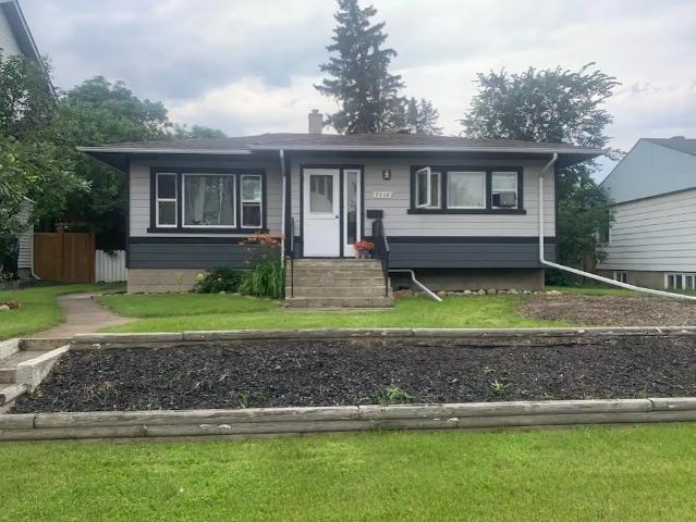 Charming 2 Bedroom House with Detached Garage in Strathearn 9538 86 Street