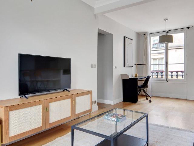 Charming 2 Bedroom Home in the Heart of Paris, Paris Amsterdam Apartments for Rent