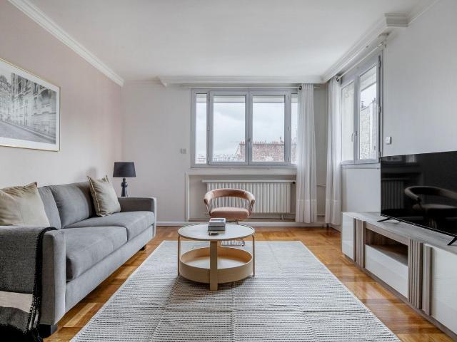 Charming 2 Bedroom Home in the Heart of Paris, Paris Amsterdam Apartments for Rent
