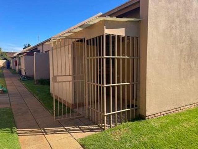 charming 2 bedroom home in a friendl.