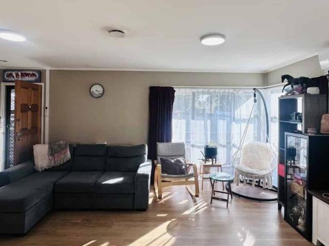 Charming 2 Bedroom Home in Prime Location