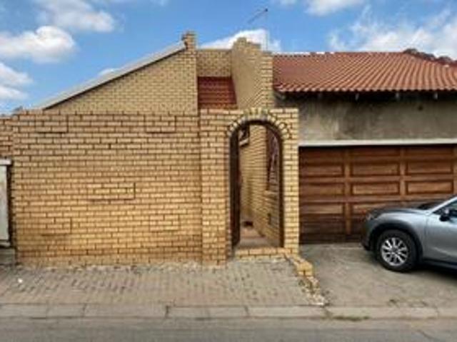 charming 2 bedroom home on the marke.