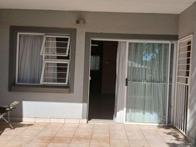 Charming 2 Bedroom in a secure Annlin complex