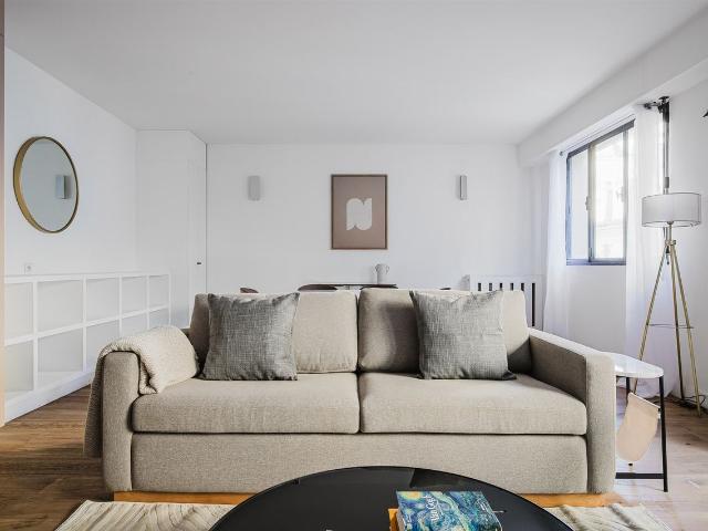 Charming 2 Bedroom Retreat in Porte Dauphine, Paris Amsterdam Apartments for Rent
