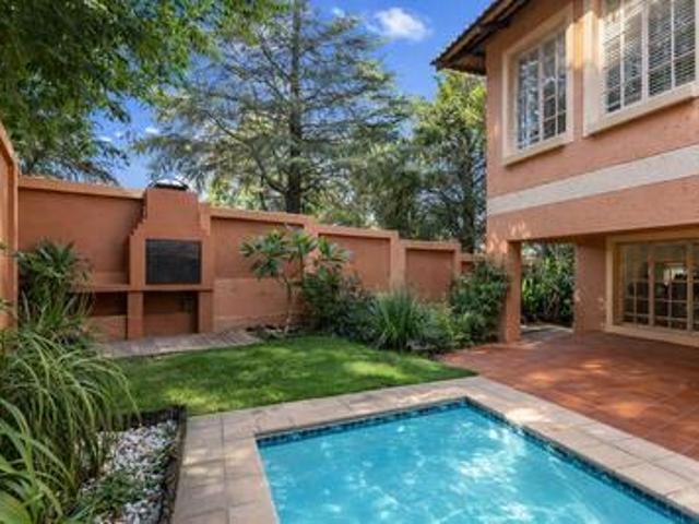 charming 2 bedroom townhouse in secu.