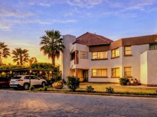 charming 2 bedroom townhouse with a garden