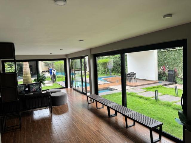 Charming 2 bedrooms Plus Dsq