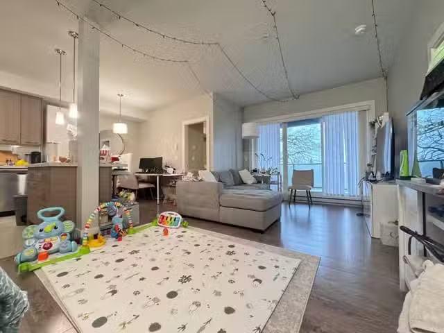Charming 2 BR Apartment for rent in Burnaby, Burnaby East, th.