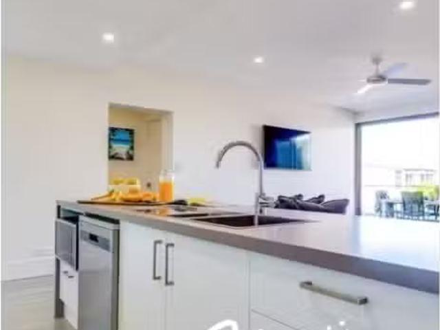 Unique 2 BR 1/12 Currambene Street, Huskisson Apartment for re.
