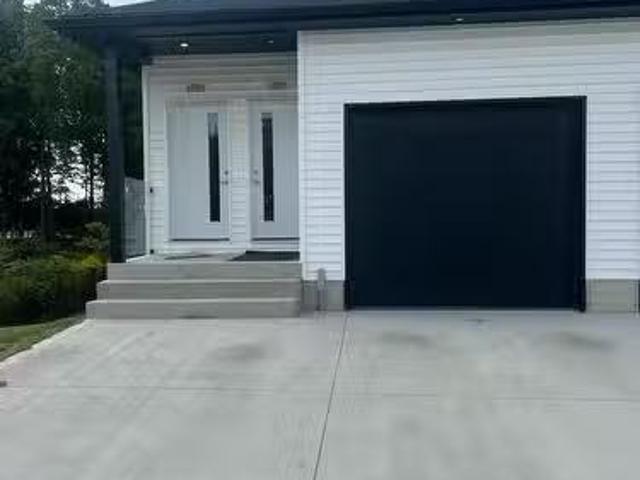 Cheap 2 BR 335 John Street S, Aylmer, ON, N5H 2C9 townhouse.
