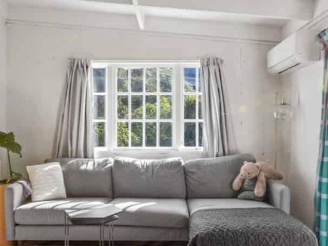 Charming 2 Level, 1 Bedroom Freestanding Cottage