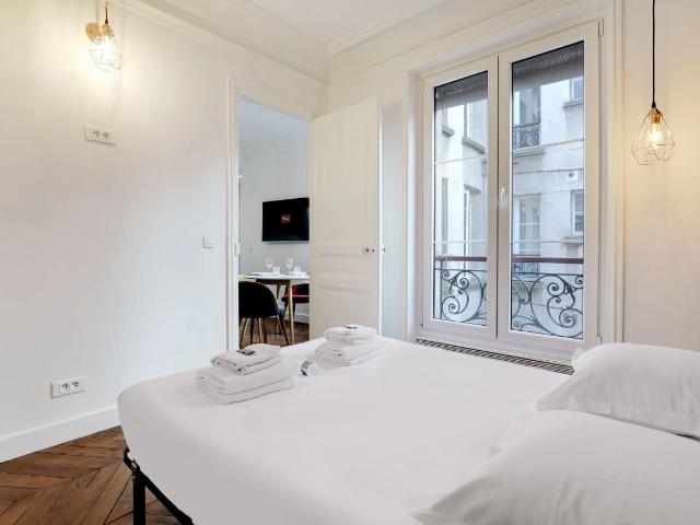Charming 2 room apartment completely refurbished and located on the edge of the marsh and bastille, Paris Amsterdam Apartments for Rent