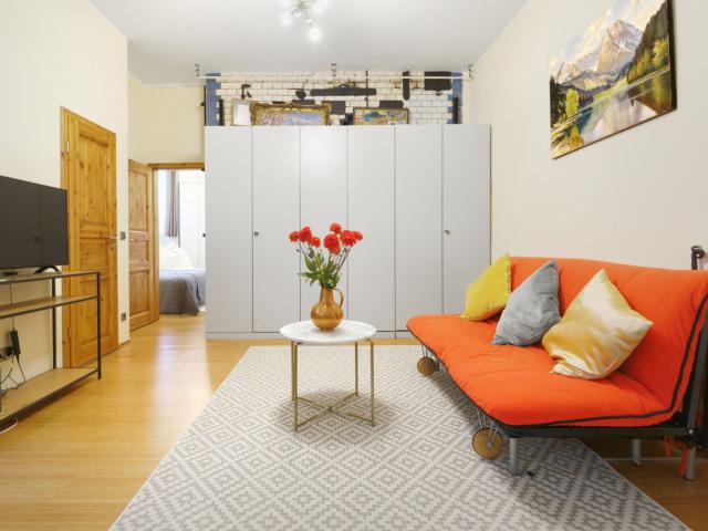 Charming 2 Room Period Apartment with Hardwood Floors near Bundesplatz
