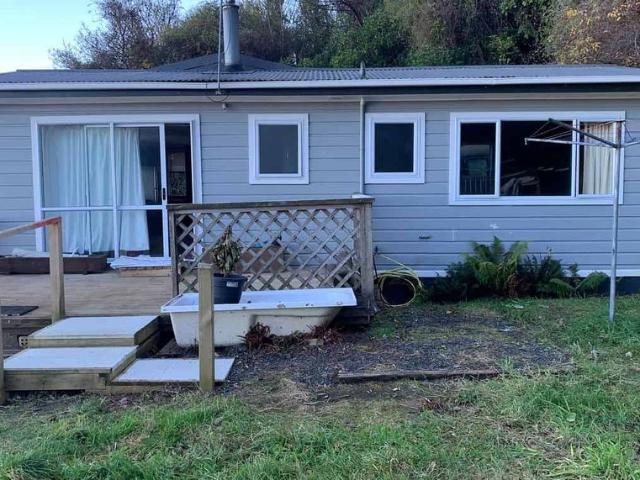 Charming 2BR Home with Deck & Shed!
