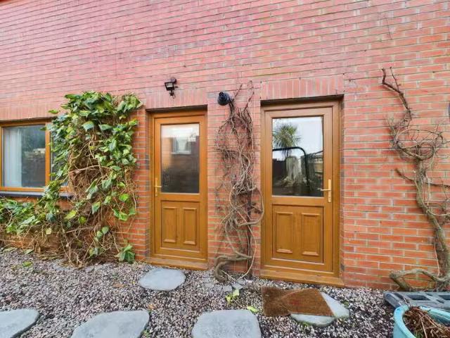 For Rent! 375 The Gatelodge