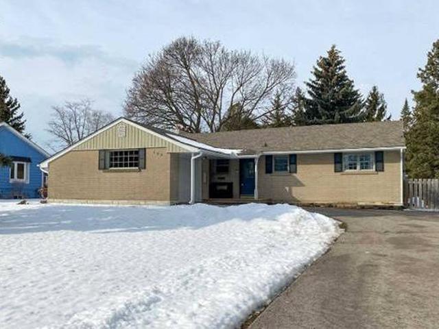CHARMING 3 BDRM DETACHED BUNGALOW W SEP ENTRANCE IN WHITBY