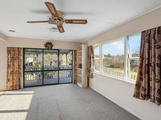 Charming 3 bed, 1 bath family haven with single garage!