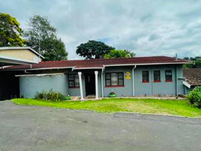 charming 3 bedroom complex on the ma.