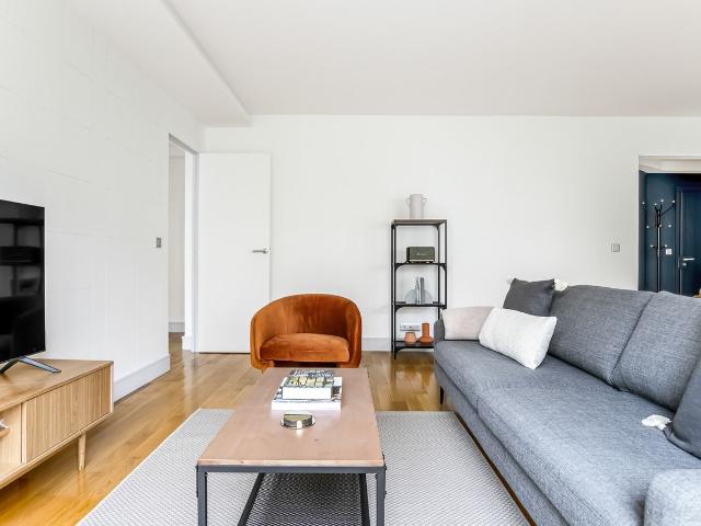 Charming 3 Bedroom Apartment in Clignancourt, Paris, Paris Amsterdam Apartments for Rent