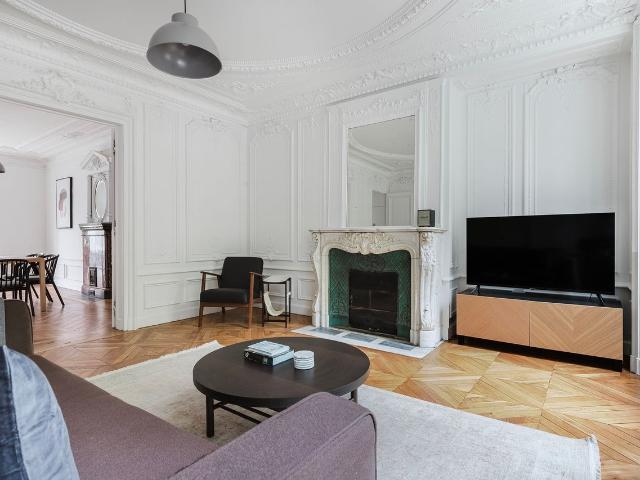 Charming 3 Bedroom Apartment in the Heart of Paris, Paris Amsterdam Apartments for Rent