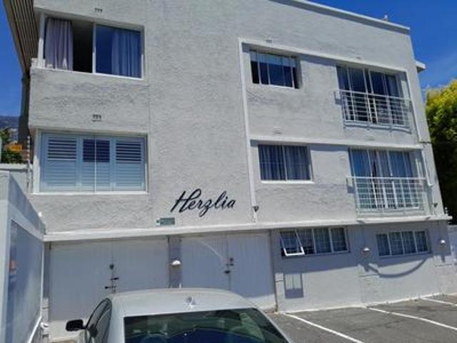 charming 3 bedroom apartment in vredehoek