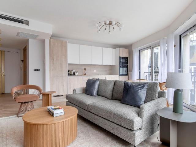 Charming 3 Bedroom Apartment with City Views, Paris Amsterdam Apartments for Rent
