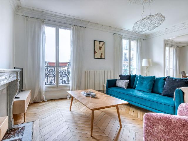 Charming 3 Bedroom Apartment with City Views, Paris Amsterdam Apartments for Rent