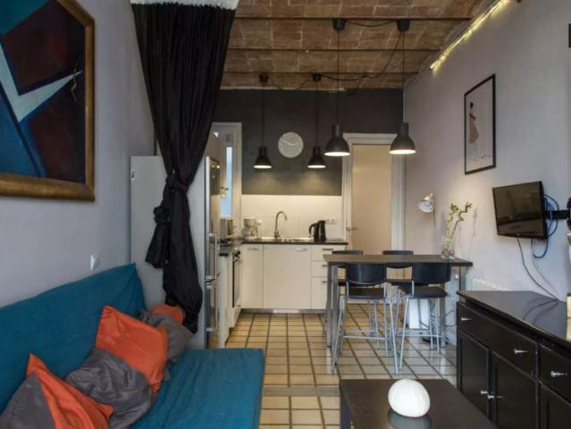 Charming 3 bedroom apartment with balconies for rent in Poblenou