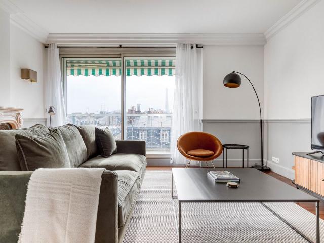 Charming 3 Bedroom Apartment with Balcony in Chaillot, Paris Amsterdam Apartments for Rent