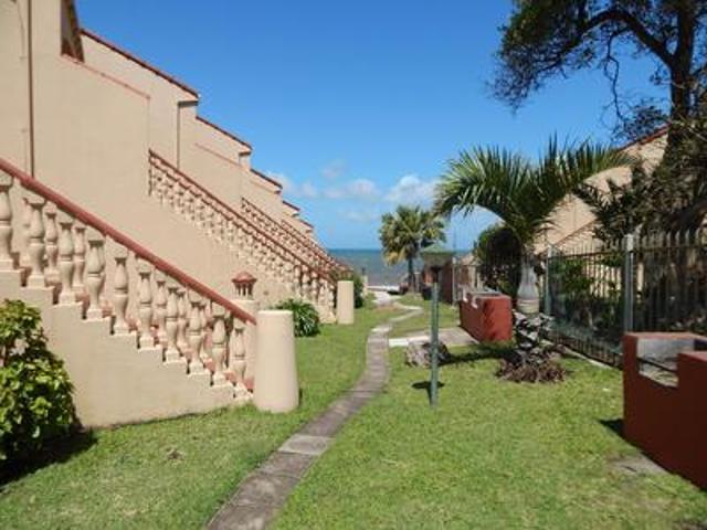 charming 3 bedroom beachfront apartm.