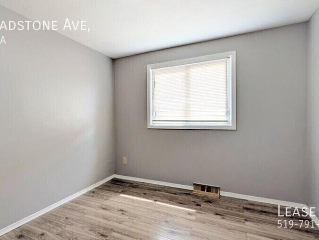 Charming 3 Bedroom Bungalow in the Heart of Kingsville
