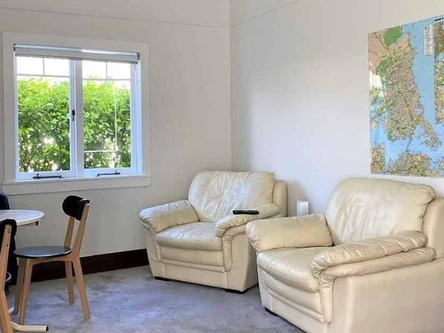 Charming 3 bedroom Bungalow on a quiet street