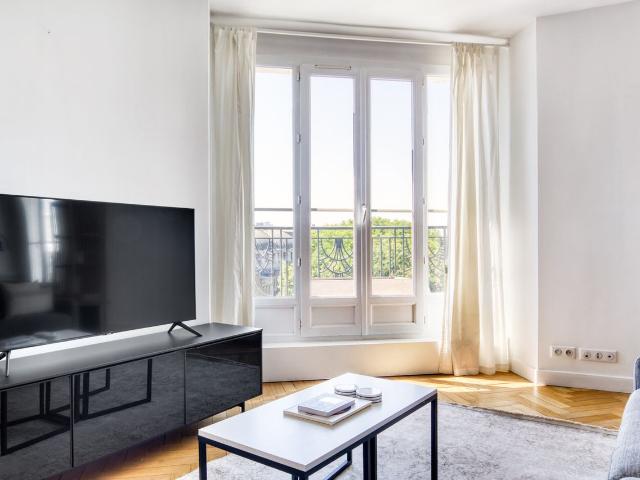 Charming 3 Bedroom Escape in the Heart of Paris, Paris Amsterdam Apartments for Rent