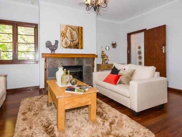 Charming 3 bedroom family home in fantastic lo.