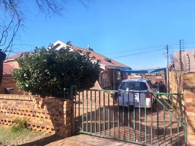charming 3 bedroom family home on th.