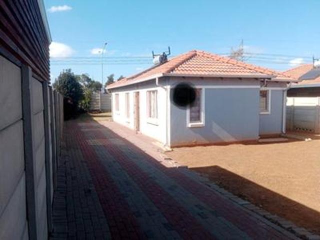 charming 3 bedroom family home on th.