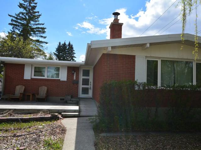 Charming 3 Bedroom House located in highly sought after community of Varsity
