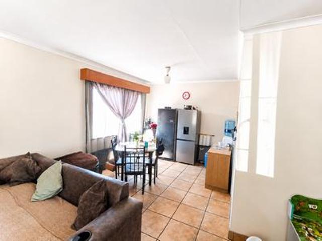 charming 3 bedroom home to let in ed.