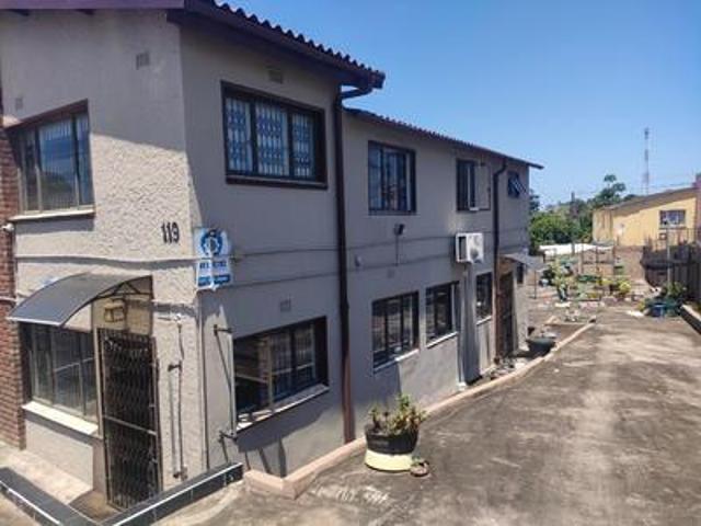 charming 3½ bedroom home with family.