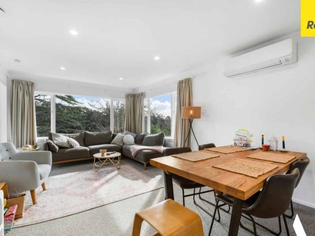 Charming 3 Bedroom Home in the Heart of Titirangi – 12 Daffodil St