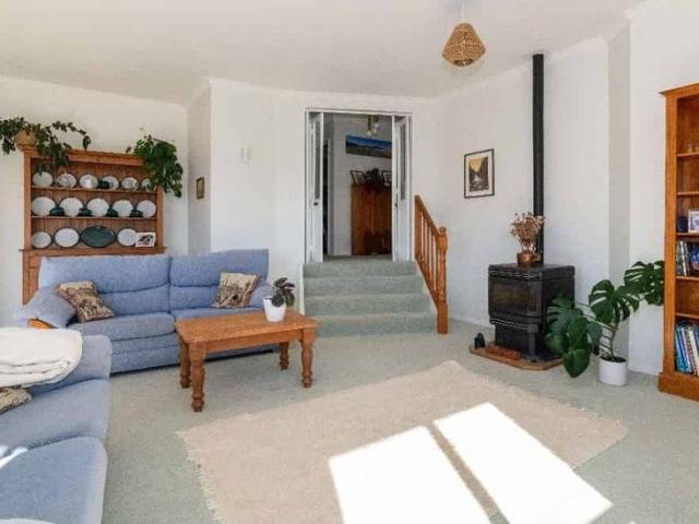Charming 3 Bedroom Home in Waikanae