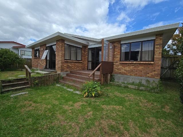 Charming 3 bedroom home in handy location