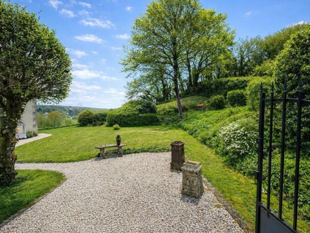 Charming 3 Bedroom Riverside Home with Beautiful Views Vou