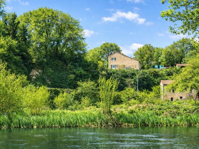 Charming 3 Bedroom Riverside Home with Beautiful Views Vouleme