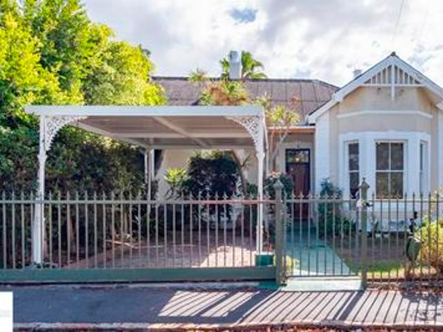 charming 3 bedroom townhouse to rent.