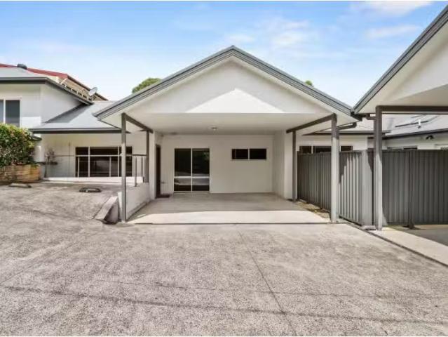 Just in! 3 BR 2/123A Woronora Crescent, Como Apartment for ren.
