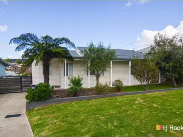 Deal! 3 BR 36 Musket Parade, Lithgow House for rent Listed by.
