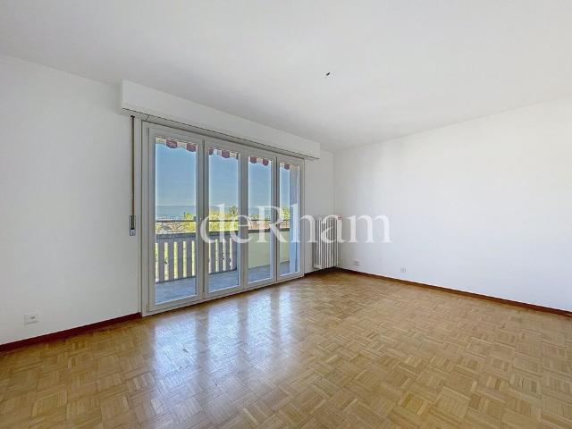 Charming 3.5 room renovated with beautiful unobstructed view!